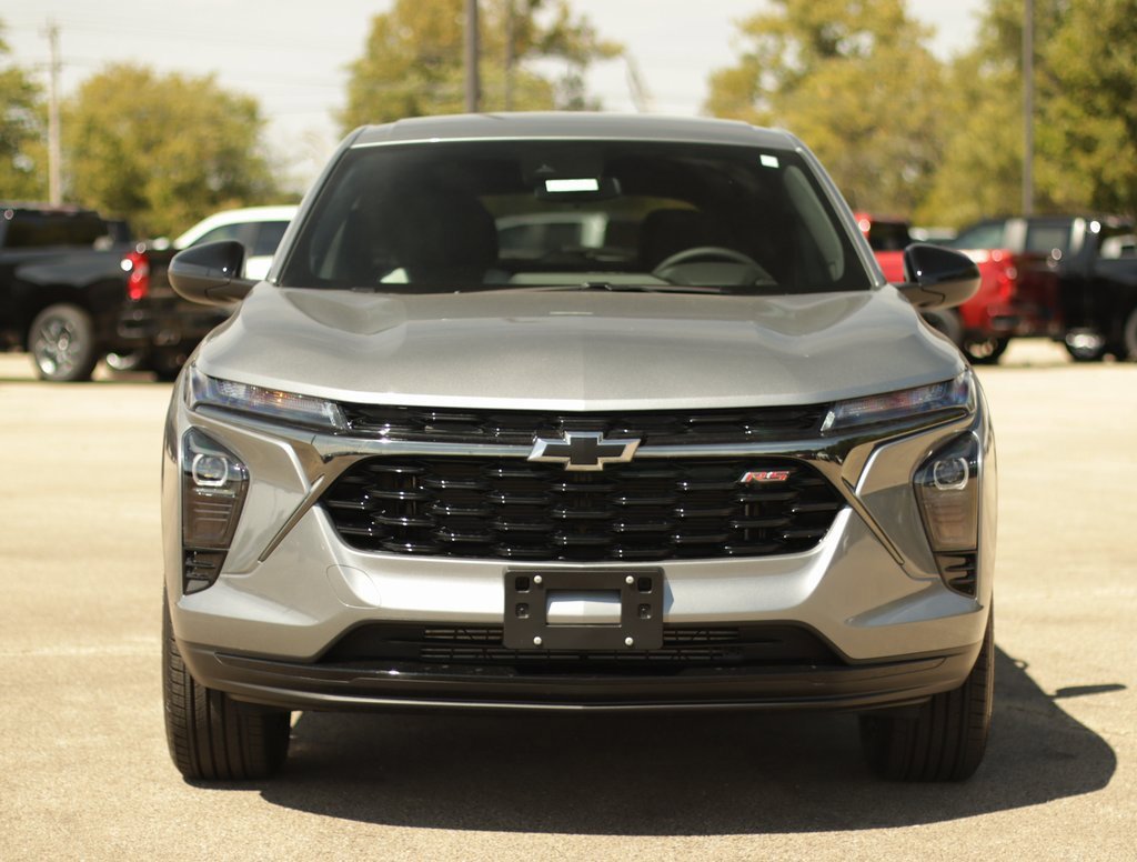 2025 Chevrolet Trax photo 2