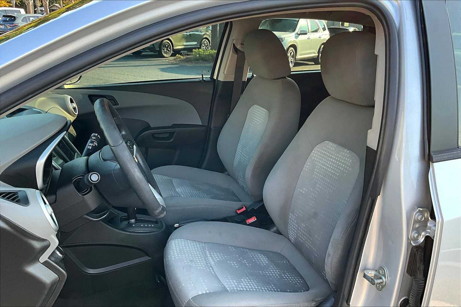 2020 Chevrolet Sonic LT photo 7