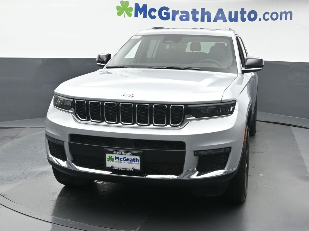 2025 Jeep Grand Cherokee Limited photo 3