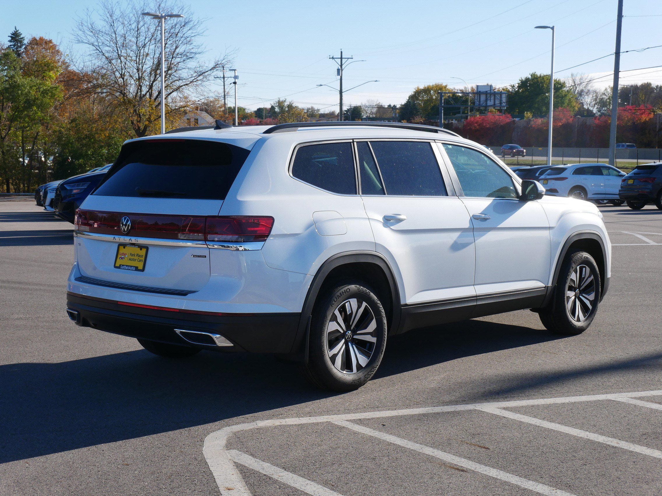 2026 Volkswagen Atlas SE photo 2