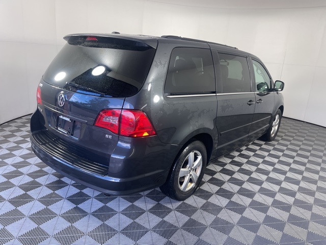 2011 Volkswagen Routan SE photo 11