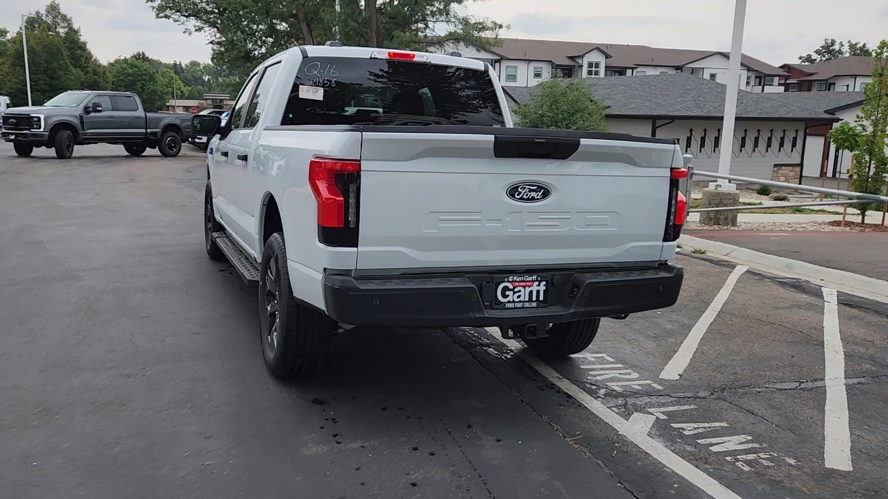 2025 Ford F-150 Lightning photo 4