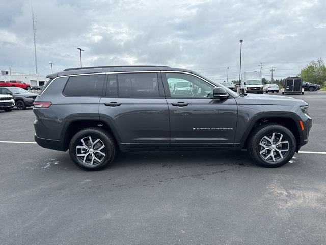 2025 Jeep Grand Cherokee Limited photo 8