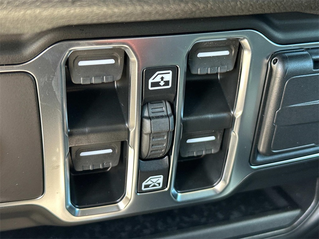 2025 Jeep Wrangler Sport S photo 20