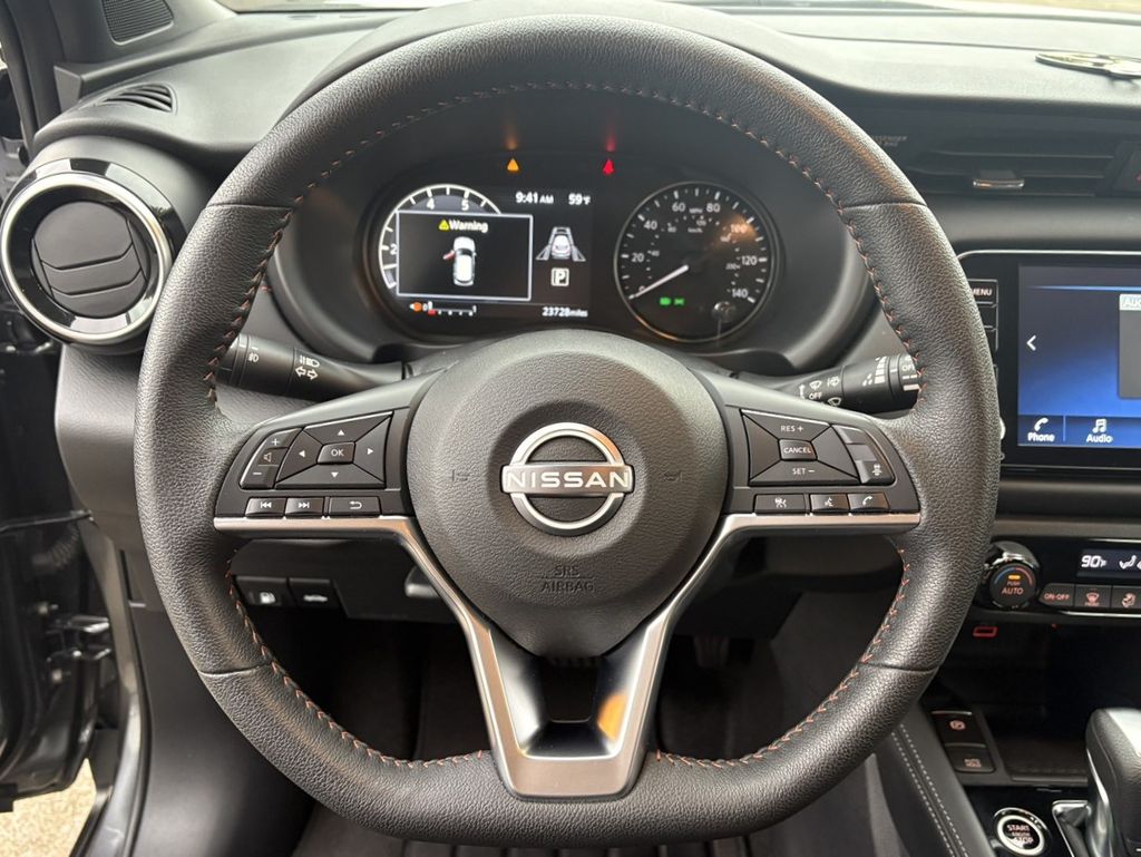 2023 Nissan Kicks SR photo 16