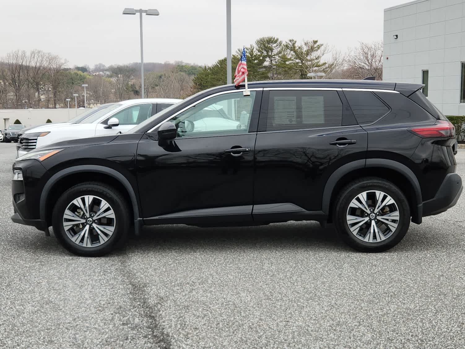 2021 Nissan Rogue SV photo 5