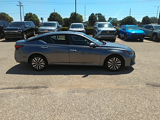2023 Nissan Altima 2.5 SV photo 13