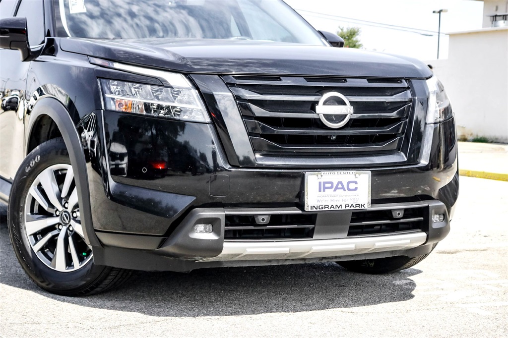 2023 Nissan Pathfinder SL photo 3