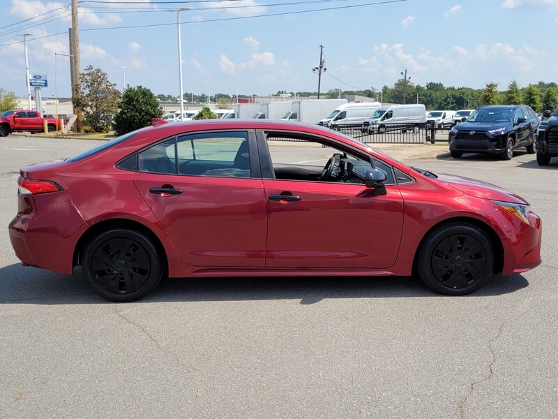 2025 Toyota Corolla LE photo 2