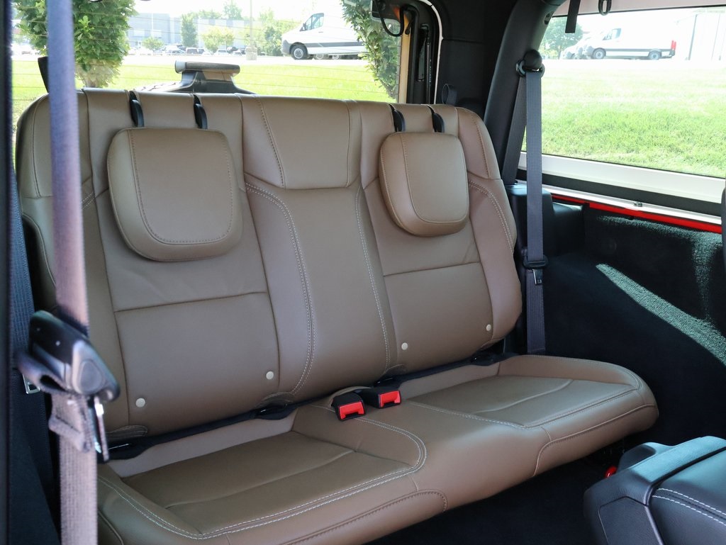 2023 Jeep Wrangler Rubicon photo 15