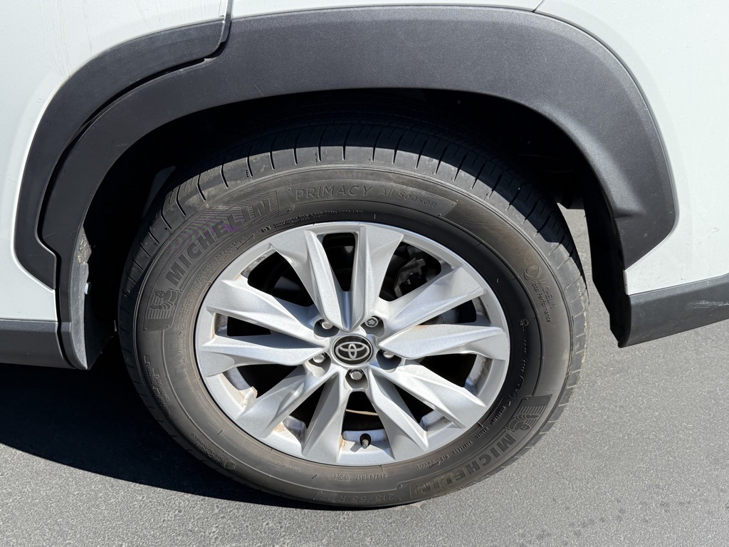 2022 Toyota Corolla Cross LE photo 4