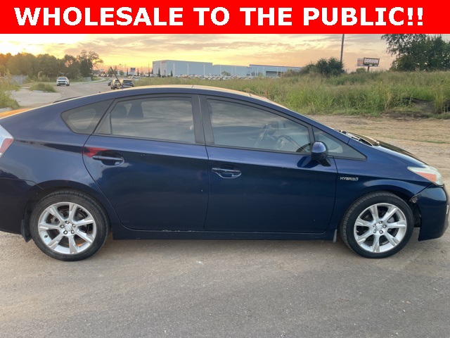 2013 Toyota Prius Four photo 2