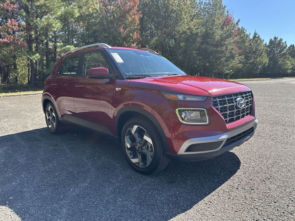 2024 Hyundai Venue SEL photo 2