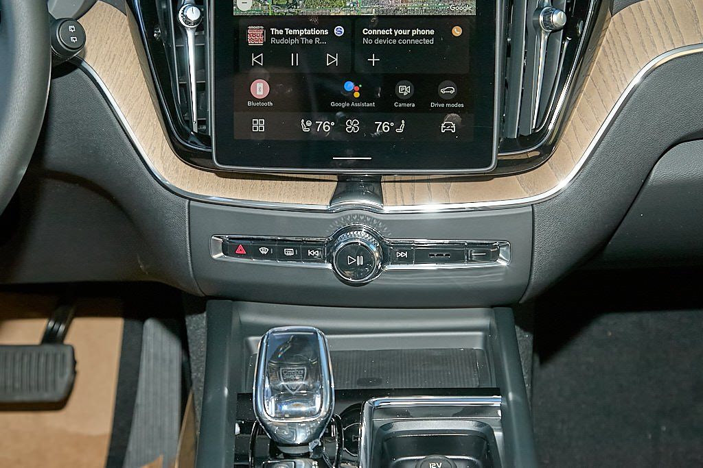 2026 VOLVO XC60 - Image 25