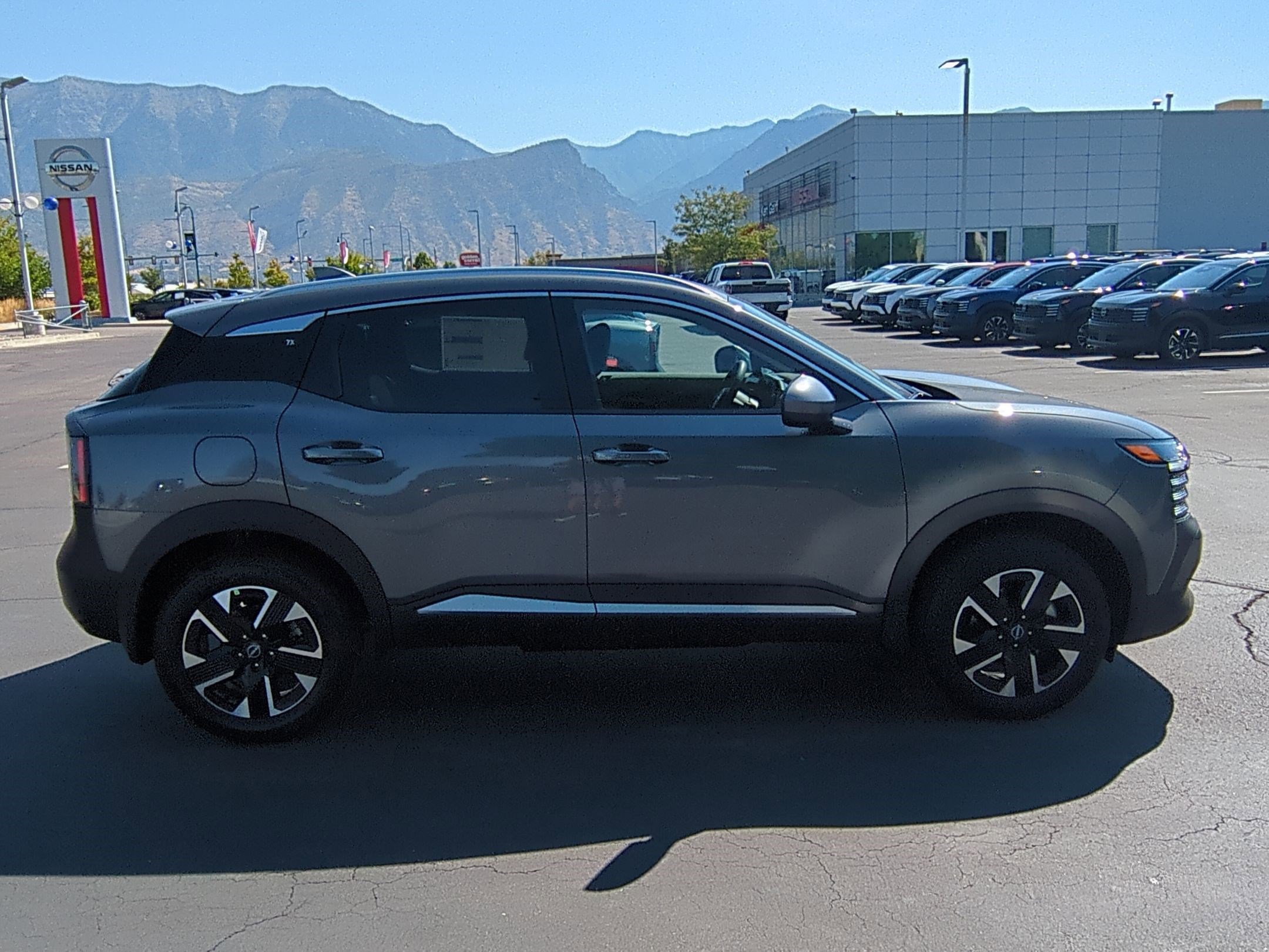 2025 Nissan Kicks SV photo 2
