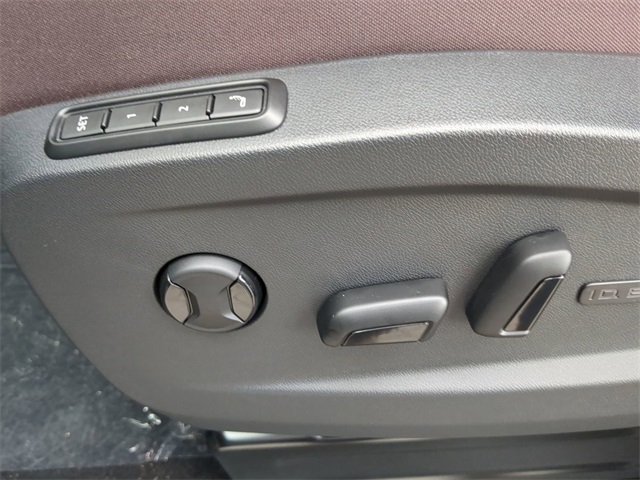 2025 Volkswagen ID. Buzz Pro Plus photo 19