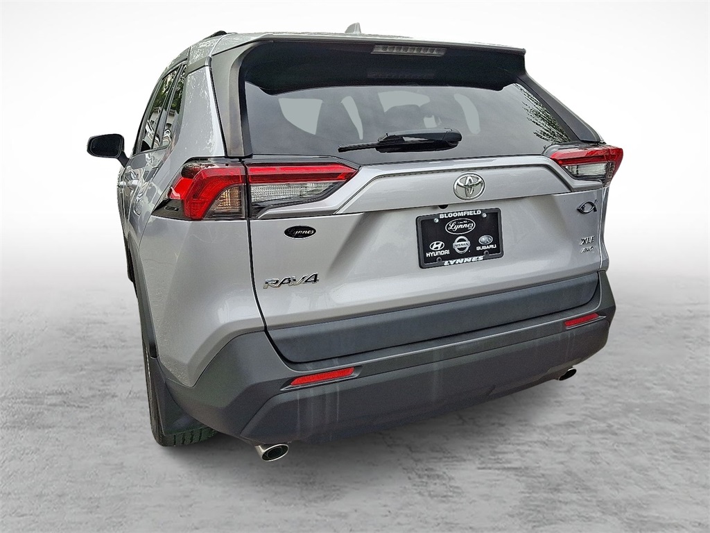 2021 Toyota RAV4 XLE photo 3