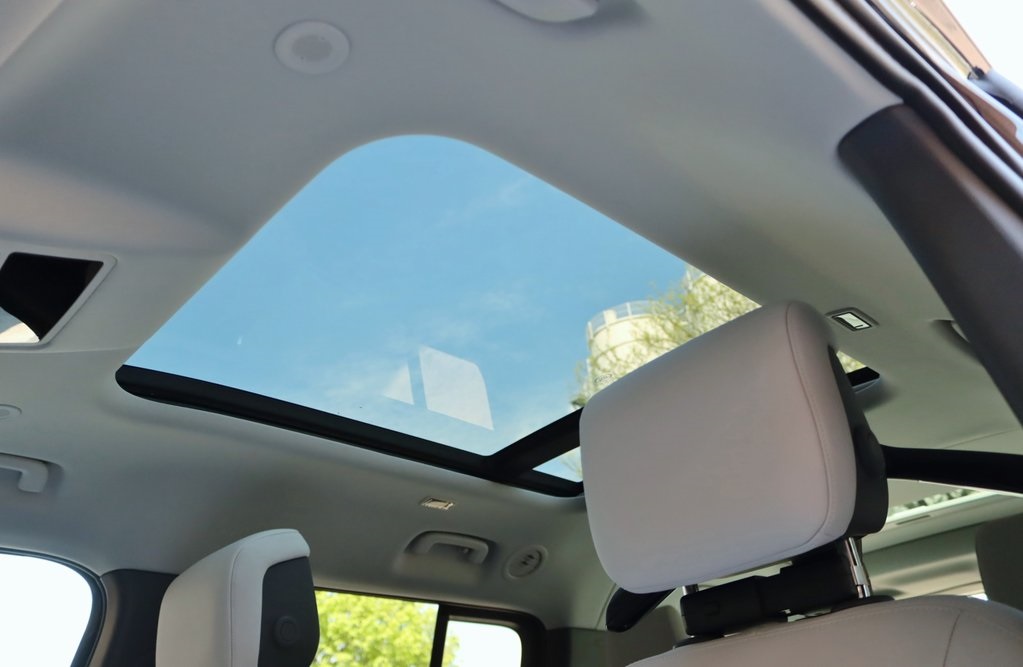 2025 LAND ROVER DEFENDER - Image 14