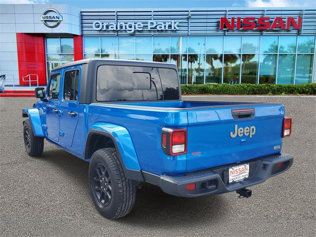 2023 Jeep Gladiator Overland photo 3