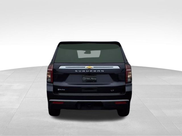 2023 Chevrolet Suburban LT photo 4