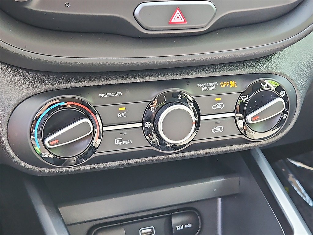 2022 Kia Soul LX photo 16