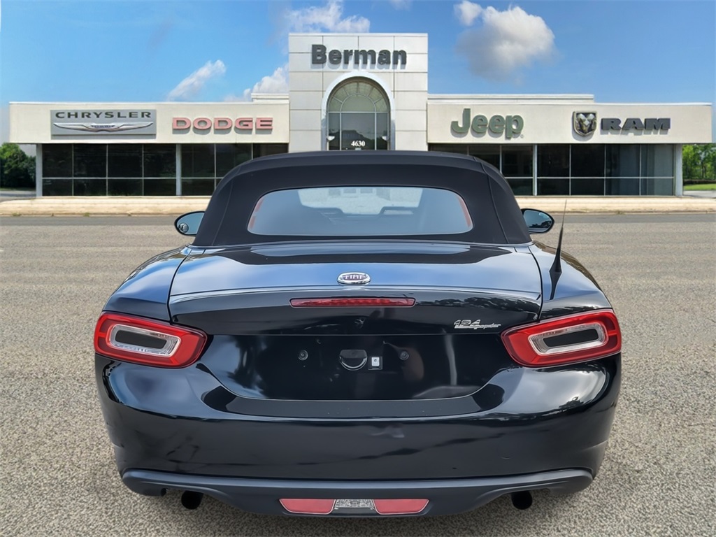 2017 Fiat 124 Spider Classica photo 4