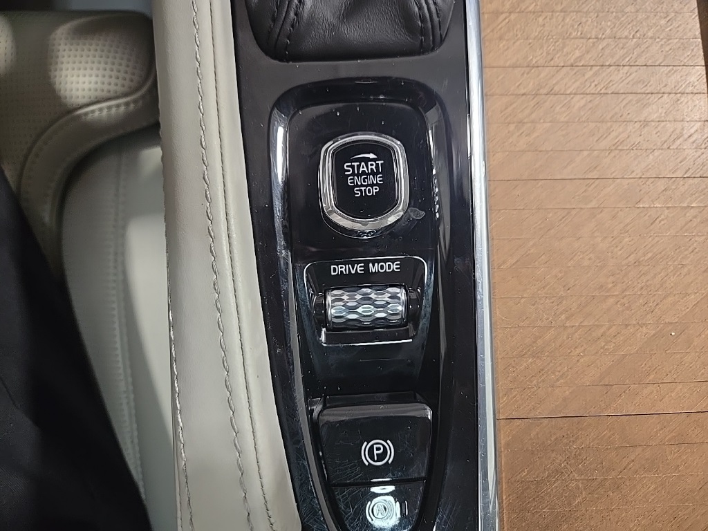 2020 Volvo S90 T6 Inscription photo 12