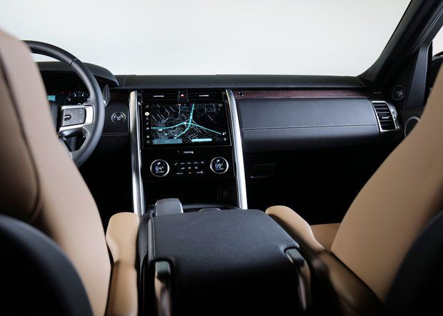 2025 Land Rover Discovery SE photo 15
