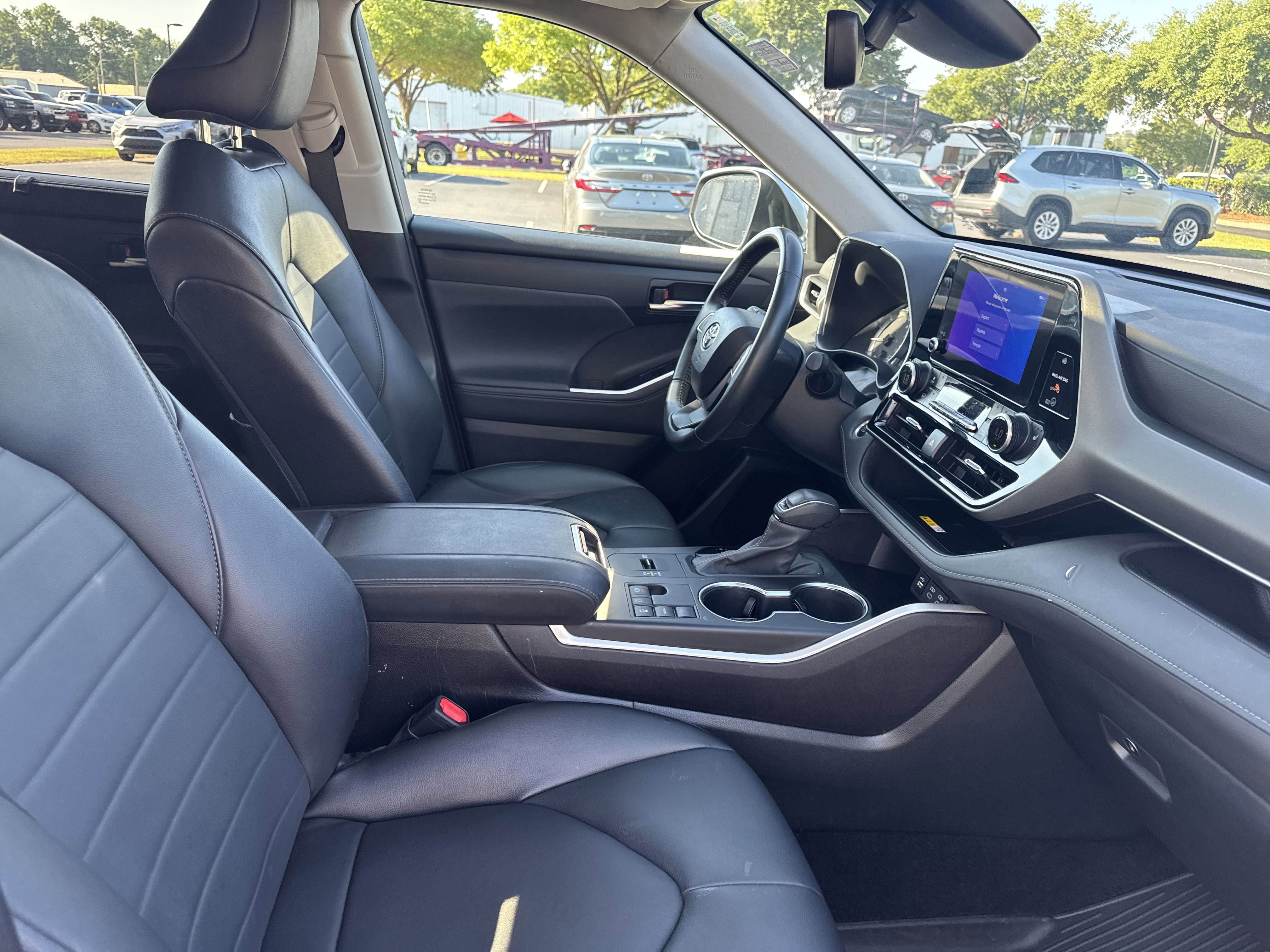 2024 Toyota Highlander XLE photo 26