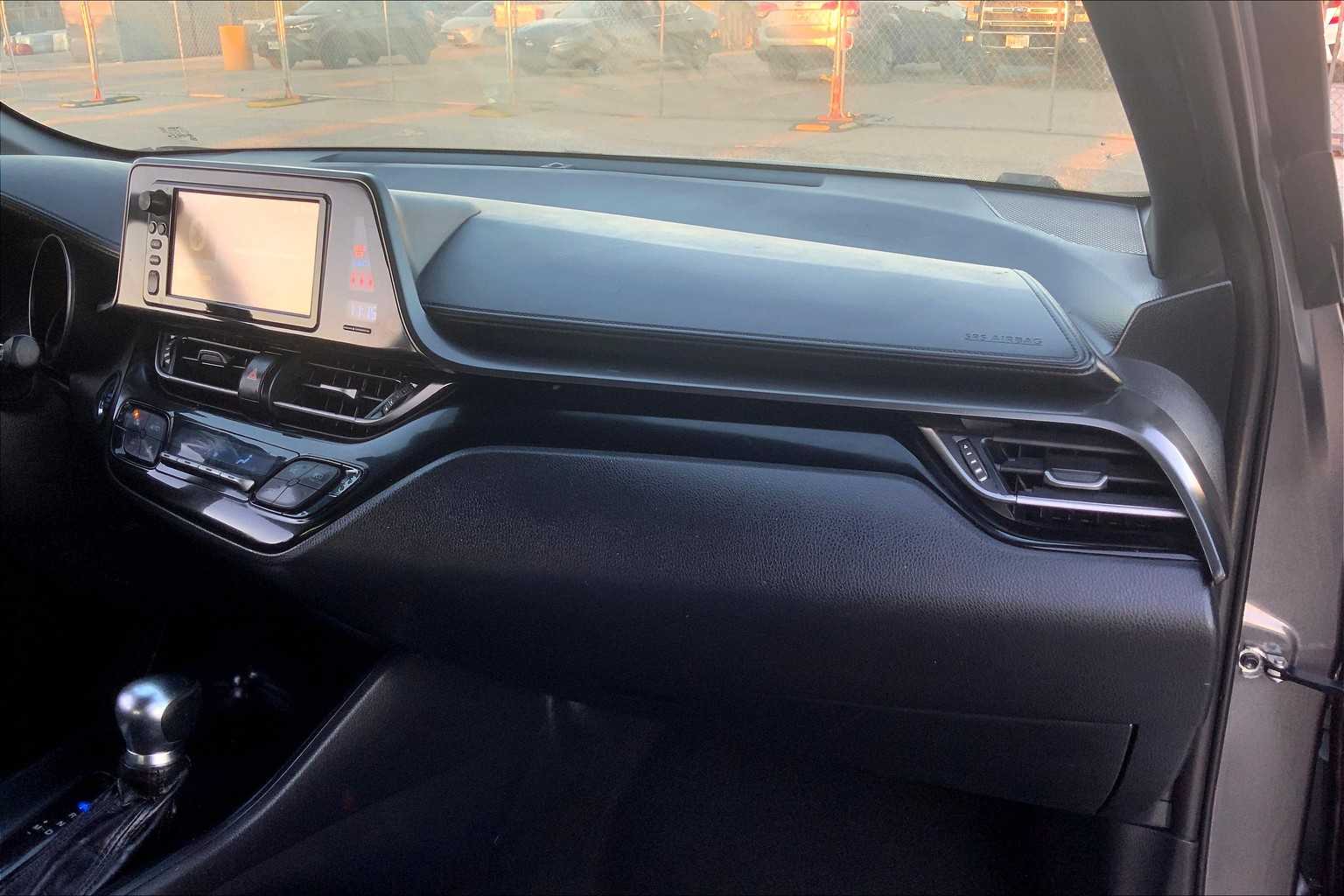 2018 Toyota C-HR XLE Premium photo 17
