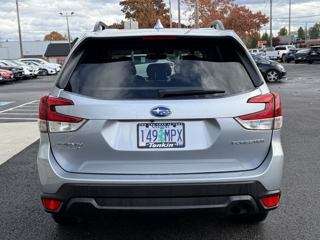 2021 Subaru Forester Premium photo 2