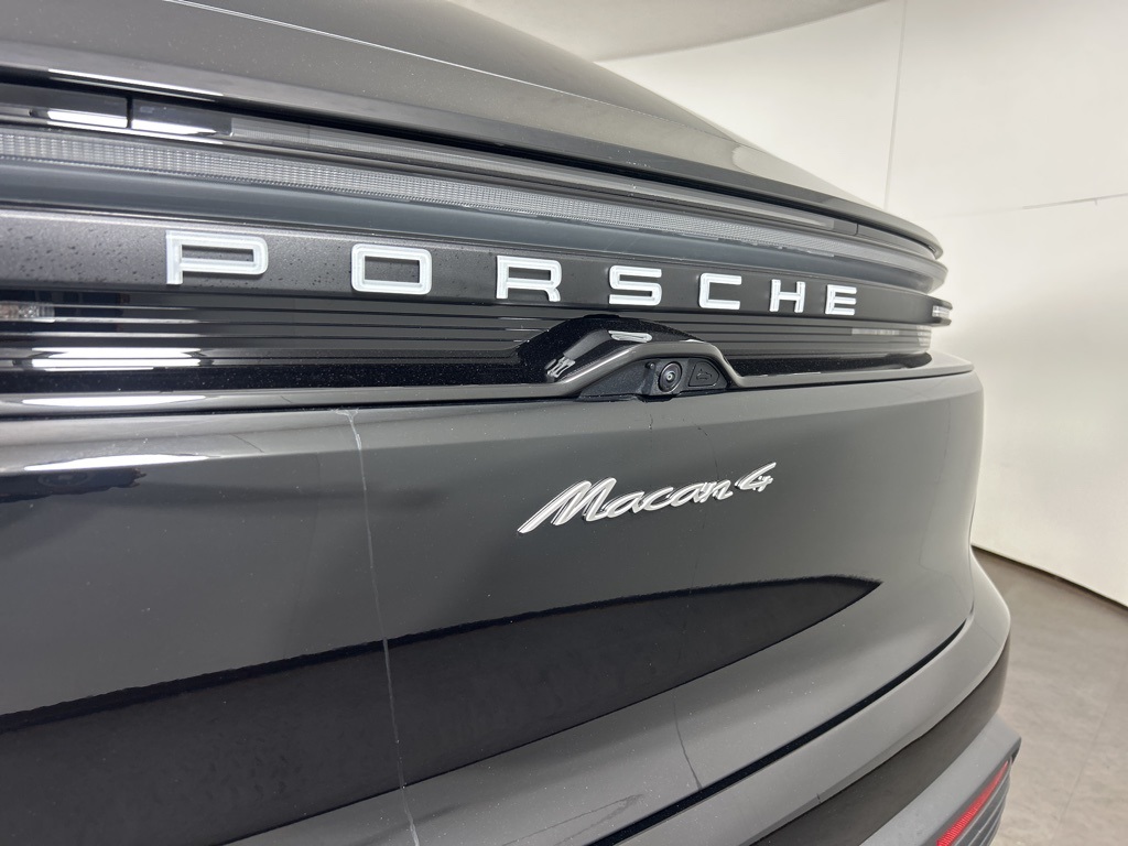 2025 Porsche Macan Electric 4 photo 24