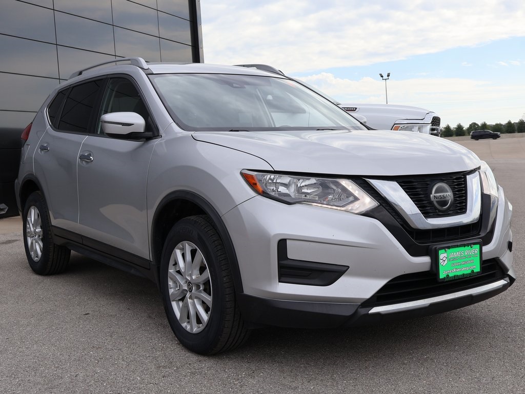 2019 Nissan Rogue SV photo 6