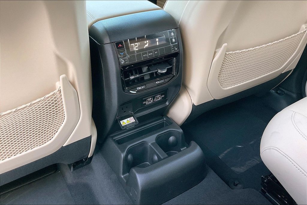 2025 Jeep Grand Cherokee Limited photo 19