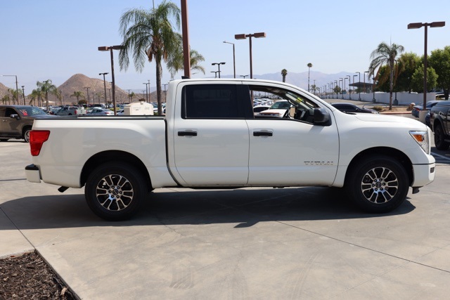 2023 Nissan Titan SV photo 2