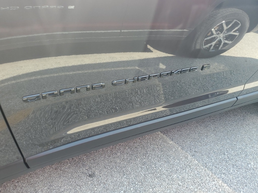 2025 Jeep Grand Cherokee Limited photo 4