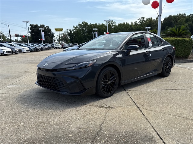 2025 Toyota Camry SE photo 6