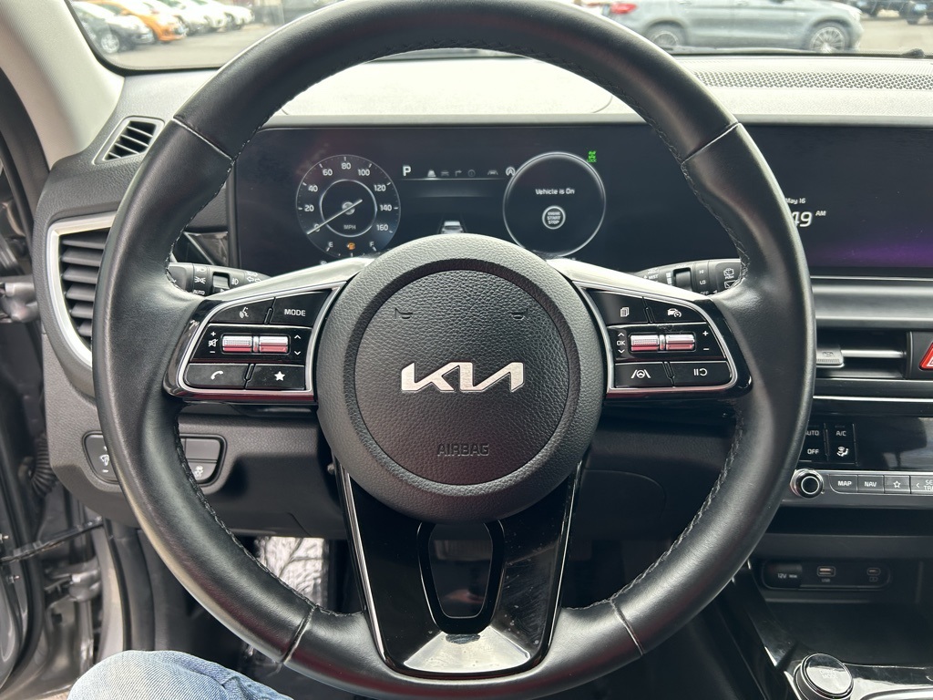 2024 Kia Seltos S photo 11