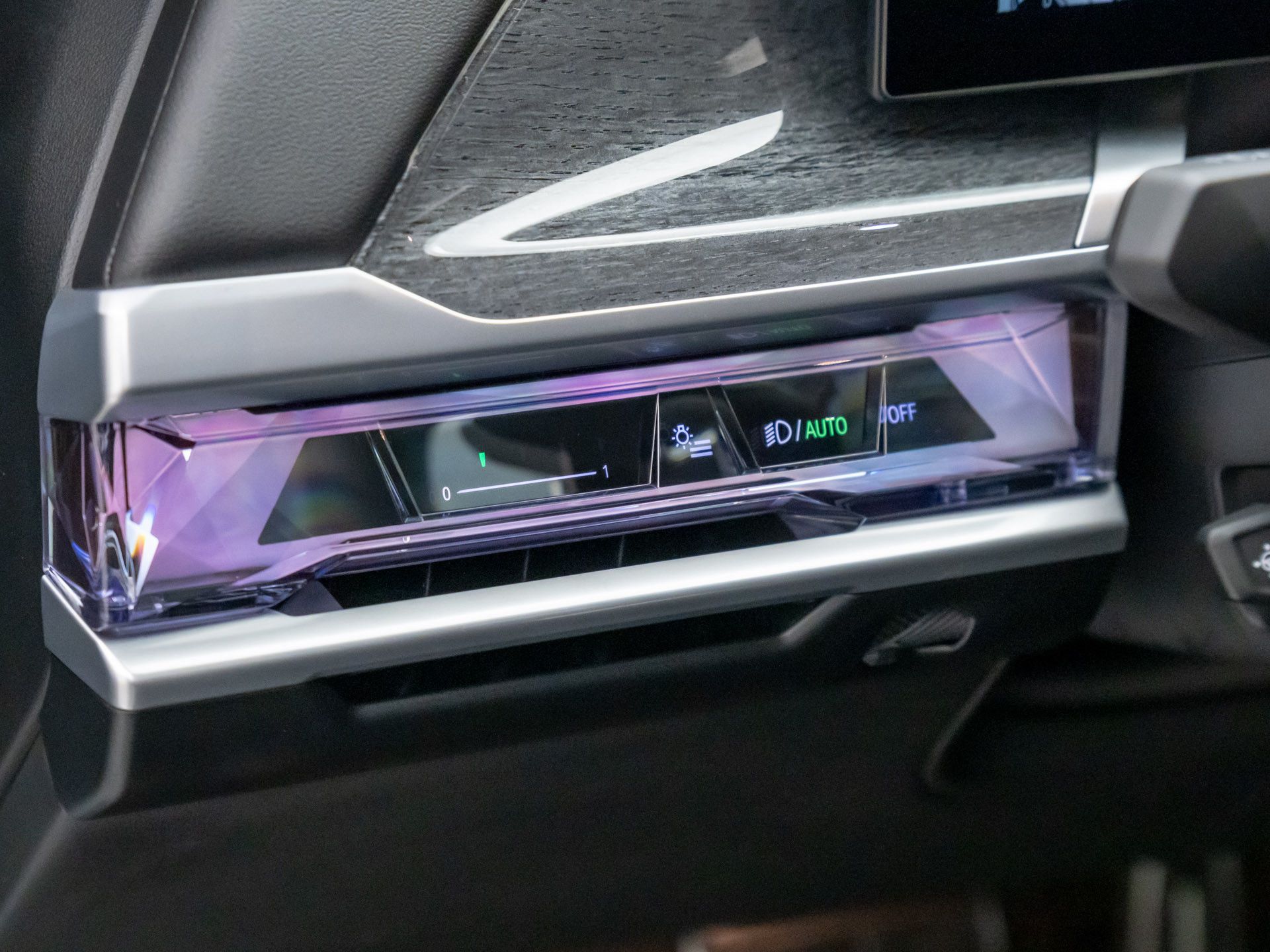 New 2025 Brooklyn Grey Metallic BMW 750e xDrive image 21