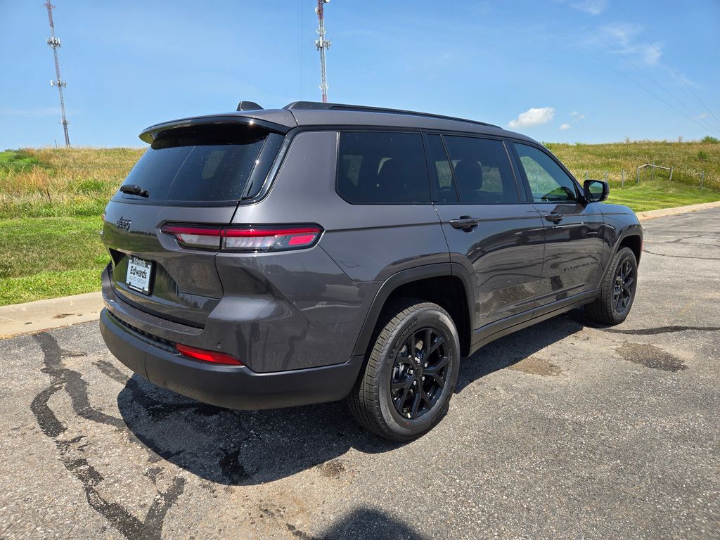 2025 Jeep Grand Cherokee Altitude photo 3