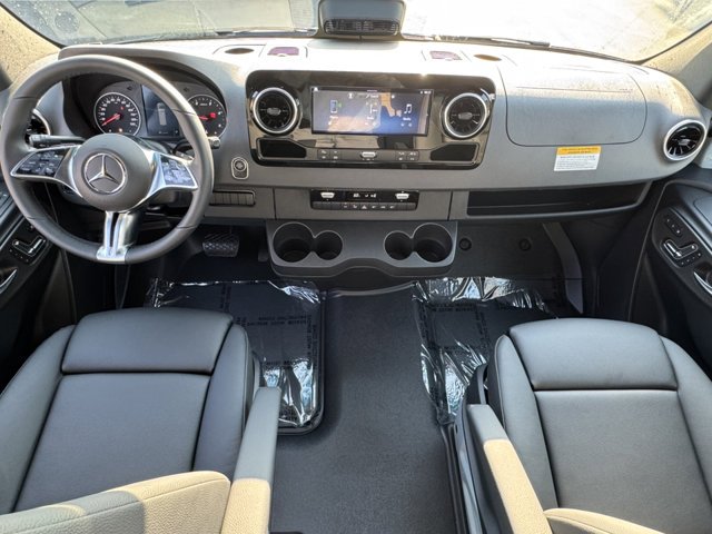 2025 Mercedes Benz Sprinter 2500 photo 4