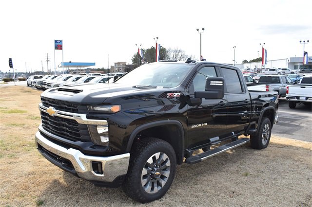 2025 Chevrolet Silverado 2500HD LT photo 2
