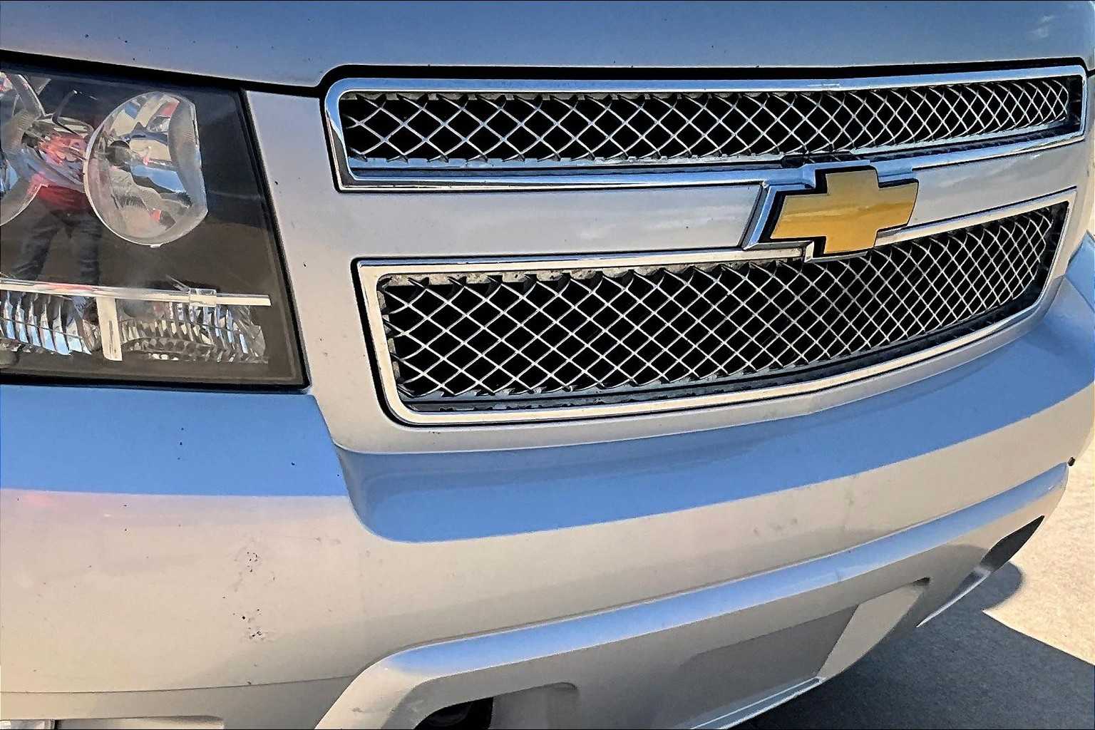 2012 Chevrolet Suburban LT photo 26