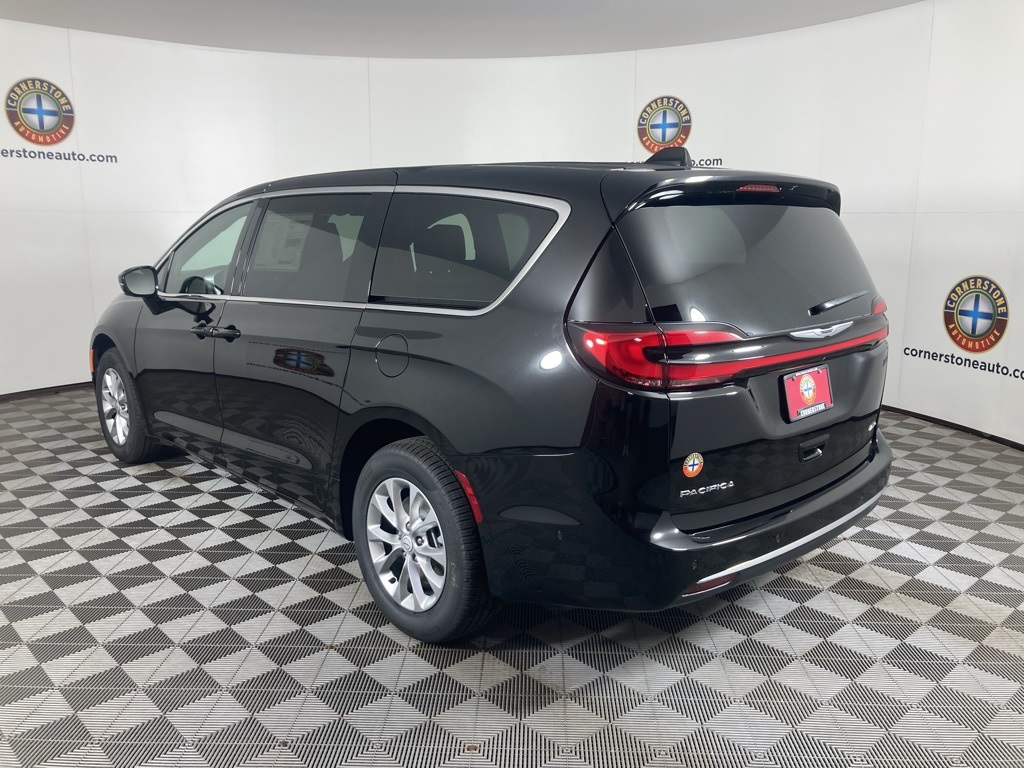 2025 Chrysler Pacifica photo 13