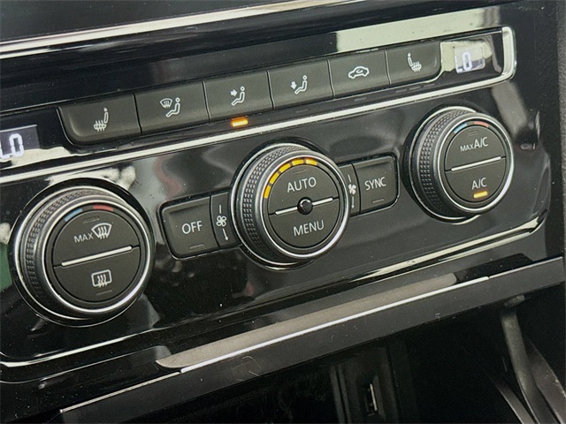 2020 Volkswagen Golf GTI SE Autobahn photo 17
