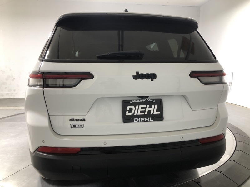 2023 Jeep Grand Cherokee Altitude photo 6