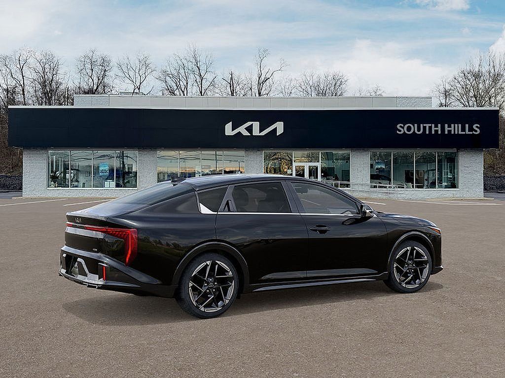 2025 Kia K4 GT-Line photo 4