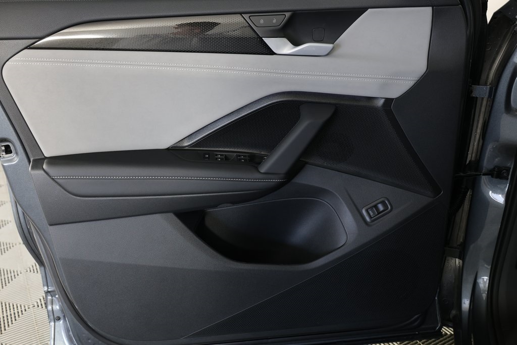 2025 Volkswagen Tiguan SE photo 4