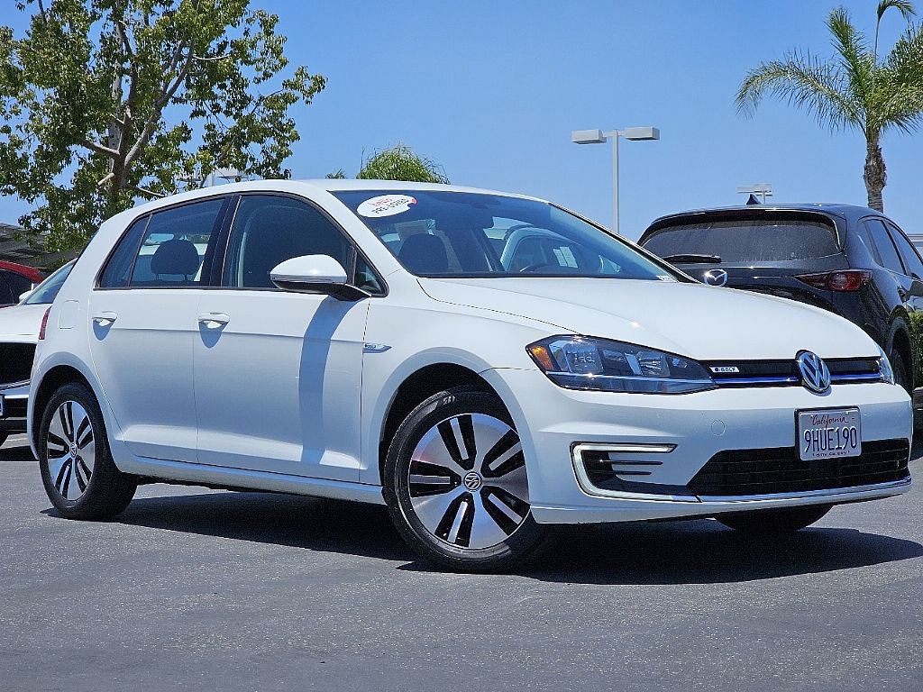 2019 Volkswagen e-Golf SE photo 2
