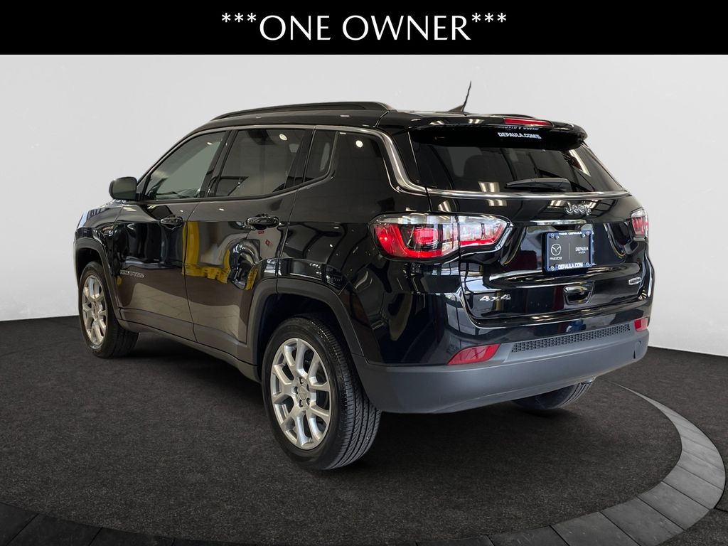 2022 Jeep Compass Latitude Lux photo 3